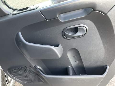 Nissan NV400 F35 2.3 DCI 135 L3 H1 TEKNA Luton - U351