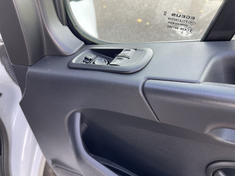 Nissan NV400 F35 2.3 DCI 135 L3 H1 TEKNA Luton - U351