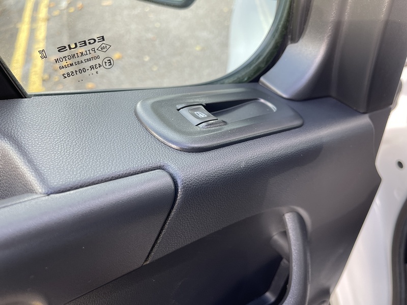 Nissan NV400 F35 2.3 DCI 135 L3 H1 TEKNA Luton - U351