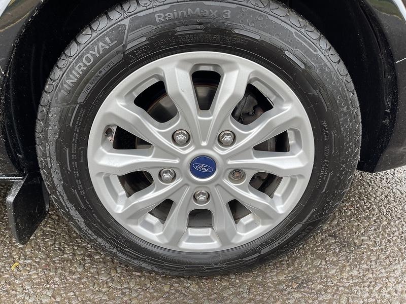 Ford Tourneo Custom 2.0 320 EcoBlue Titanium Auto L1 Euro 6 (s/s) 5dr - U352