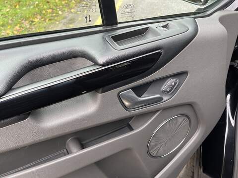 Ford Tourneo Custom 2.0 320 EcoBlue Titanium Auto L1 Euro 6 (s/s) 5dr - U352