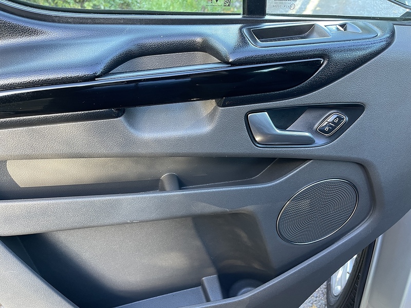 Ford Tourneo Custom 2.0 320 EcoBlue Titanium Auto L2 Euro 6 (s/s) 5dr - U357