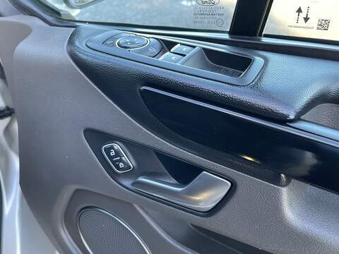 Ford Tourneo Custom 2.0 320 EcoBlue Titanium Auto L2 Euro 6 (s/s) 5dr - U357