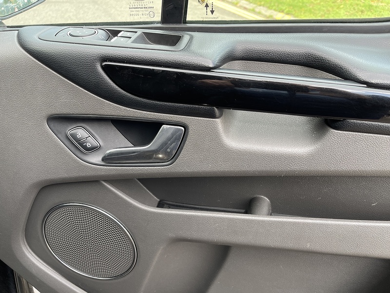 Ford Tourneo Custom 2.0 320 EcoBlue Titanium Auto L2 Euro 6 (s/s) 5dr - U360