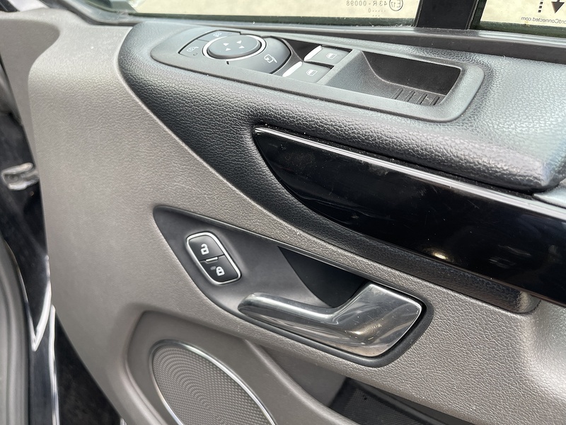 Ford Tourneo Custom 2.0 320 EcoBlue Titanium Auto L2 Euro 6 (s/s) 5dr - U360