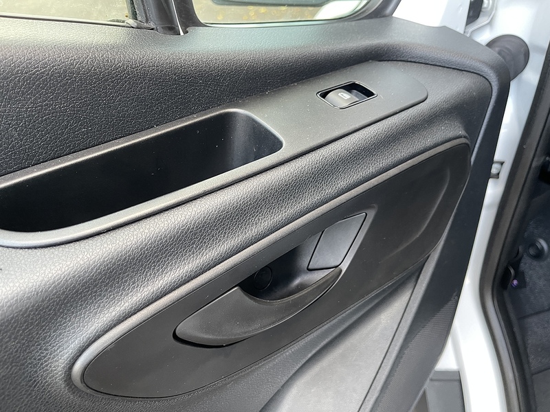 Mercedes-Benz eSprinter 55kWh Progressive Auto FWD L2 H2 5dr 20kW Charger - U362