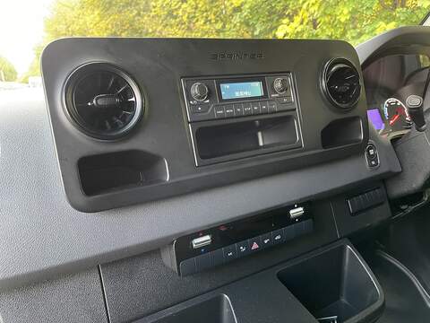 Mercedes-Benz eSprinter 55kWh Progressive Auto FWD L2 H2 5dr 20kW Charger - U362