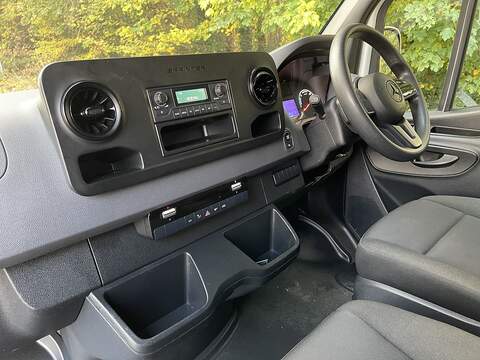 Mercedes-Benz eSprinter 55kWh Progressive Auto FWD L2 H2 5dr 20kW Charger - U362