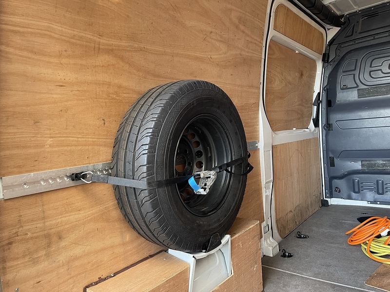 Mercedes-Benz eSprinter 55kWh Progressive Auto FWD L2 H2 5dr 20kW Charger - U362