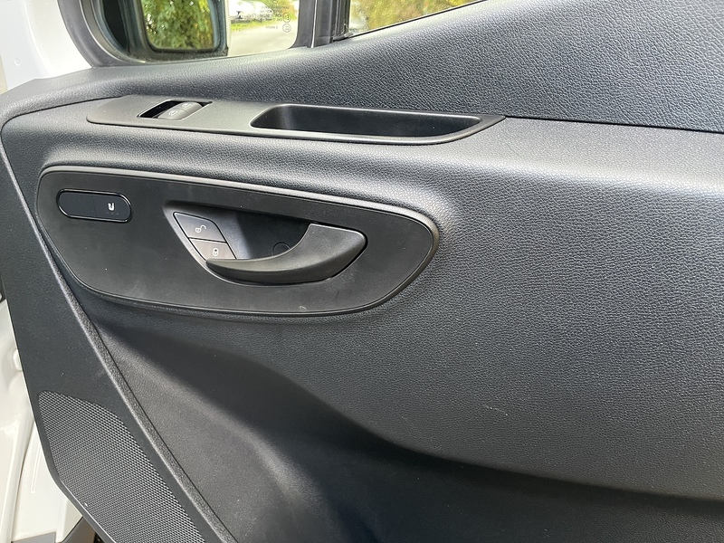 Mercedes-Benz eSprinter 55kWh Progressive Auto FWD L2 H2 5dr 20kW Charger - U362