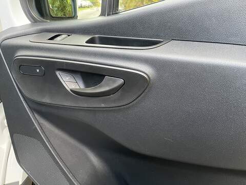 Mercedes-Benz eSprinter 55kWh Progressive Auto FWD L2 H2 5dr 20kW Charger - U362