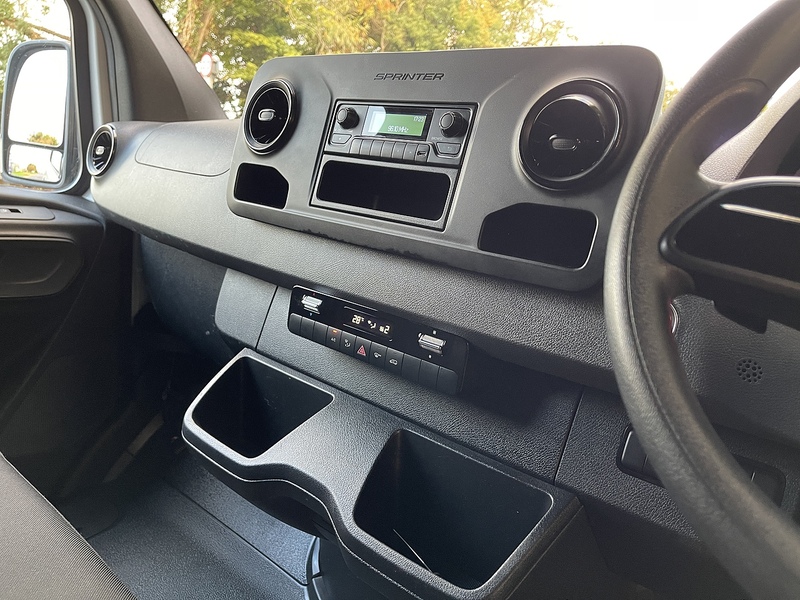 Mercedes-Benz eSprinter 55kWh Progressive Auto FWD L2 H2 5dr 20kW Charger - U362