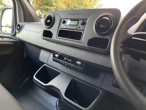 Mercedes-Benz eSprinter 55kWh Progressive Auto FWD L2 H2 5dr 20kW Charger - U362