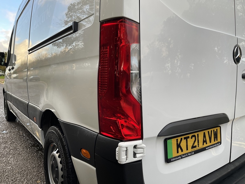 Mercedes-Benz eSprinter 55kWh Progressive Auto FWD L2 H2 5dr 20kW Charger - U362