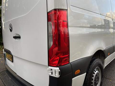 Mercedes-Benz eSprinter 55kWh Progressive Auto FWD L2 H2 5dr 20kW Charger - U362