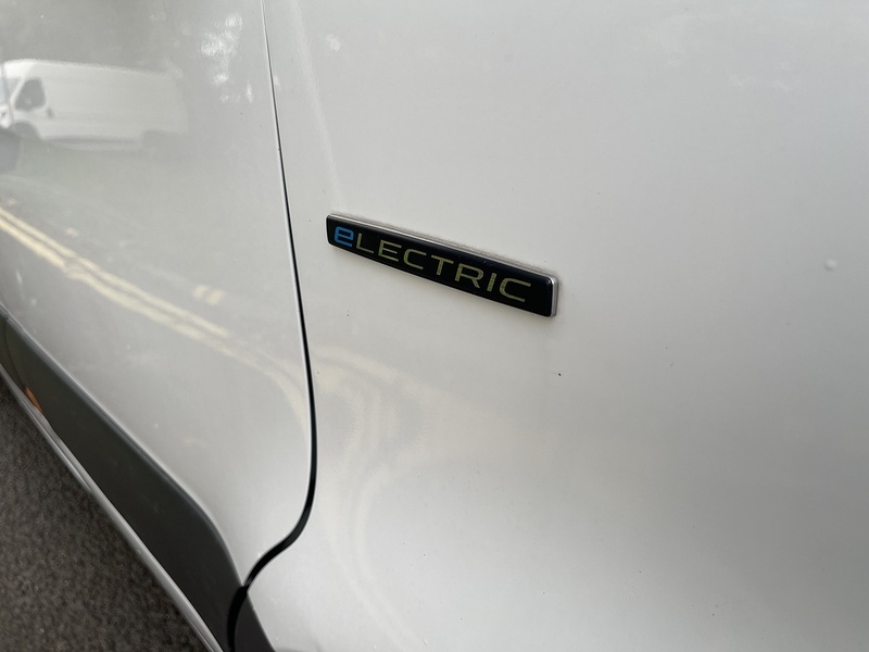 Mercedes-Benz eSprinter 55kWh Progressive Auto FWD L2 H2 5dr 20kW Charger - U362