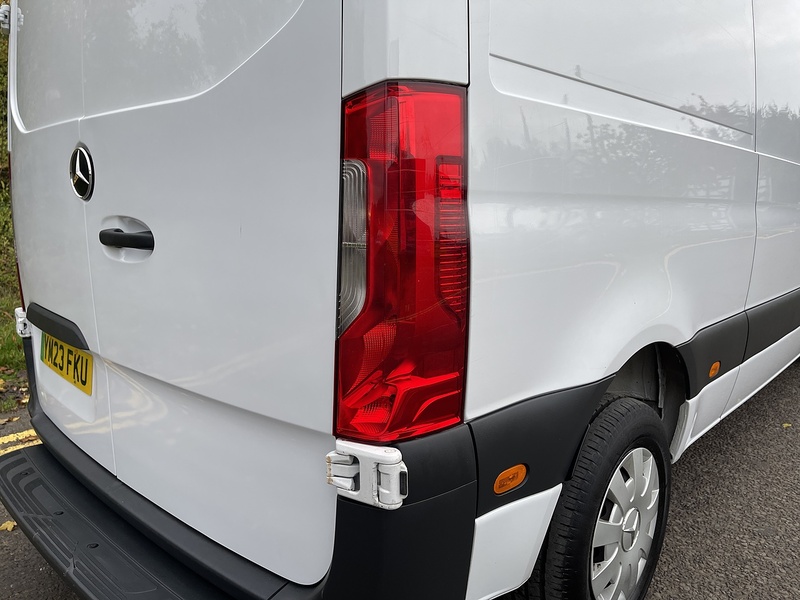 Mercedes-Benz eSprinter 55kWh Progressive Auto FWD L2 H2 5dr 20kW Charger - U376