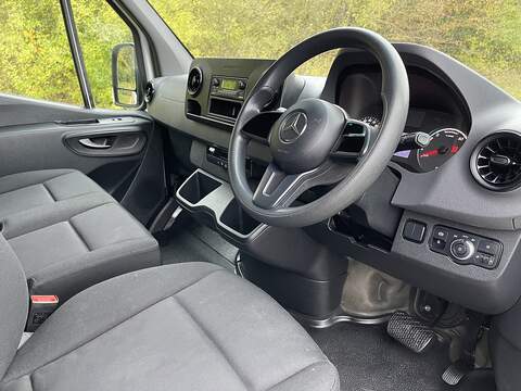 Mercedes-Benz eSprinter 55kWh Progressive Auto FWD L2 H2 5dr 20kW Charger - U376