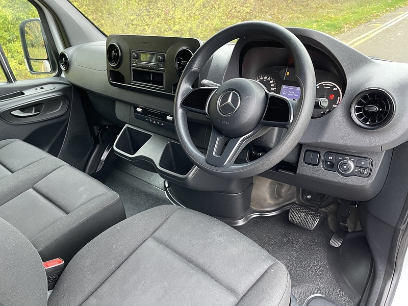 Mercedes-Benz eSprinter 55kWh Progressive Auto FWD L2 H2 5dr 20kW Charger - U376