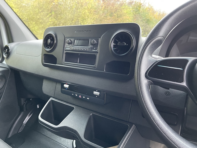 Mercedes-Benz eSprinter 55kWh Progressive Auto FWD L2 H2 5dr 20kW Charger - U376