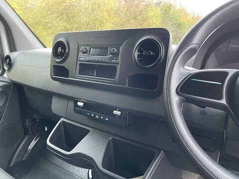 Mercedes-Benz eSprinter 55kWh Progressive Auto FWD L2 H2 5dr 20kW Charger - U376