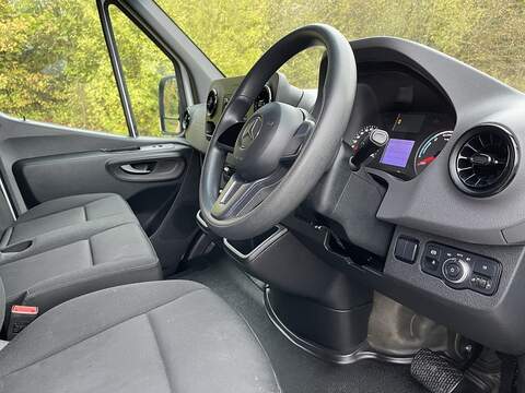 Mercedes-Benz eSprinter 55kWh Progressive Auto FWD L2 H2 5dr 20kW Charger - U376