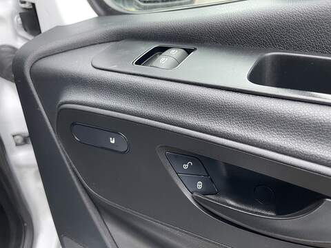 Mercedes-Benz eSprinter 55kWh Progressive Auto FWD L2 H2 5dr 20kW Charger - U376