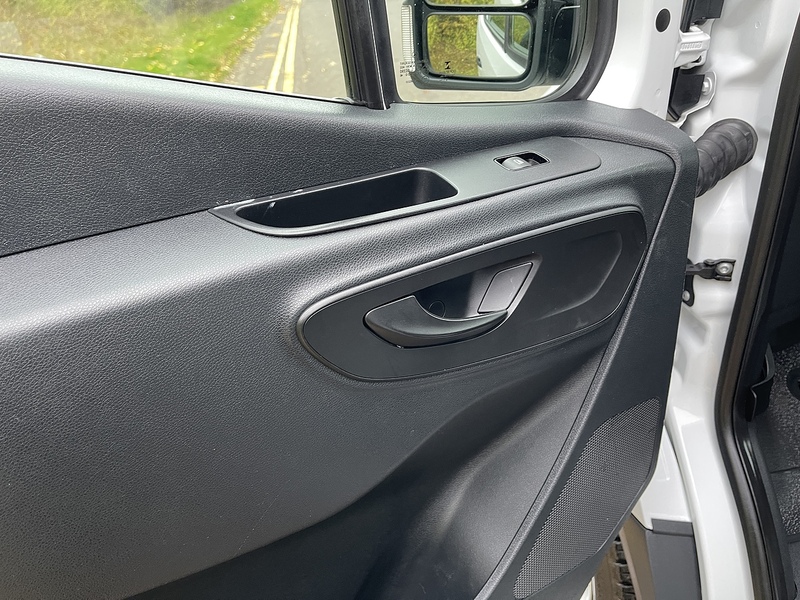 Mercedes-Benz eSprinter 55kWh Progressive Auto FWD L2 H2 5dr 20kW Charger - U376