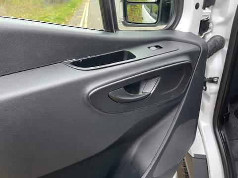 Mercedes-Benz eSprinter 55kWh Progressive Auto FWD L2 H2 5dr 20kW Charger - U376