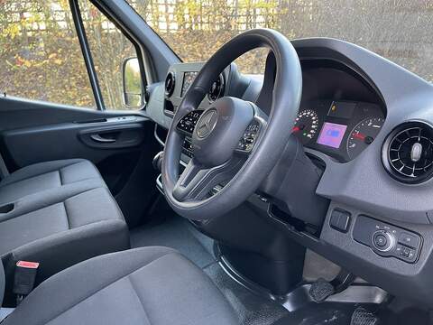 Mercedes-Benz Sprinter 2.0 315 CDI Progressive RWD L3 H2 Euro 6 (s/s) 5dr - U379