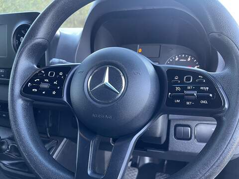 Mercedes-Benz Sprinter 2.0 315 CDI Progressive RWD L3 H2 Euro 6 (s/s) 5dr - U381