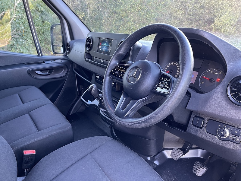 Mercedes-Benz Sprinter 2.0 315 CDI Progressive RWD L3 H2 Euro 6 (s/s) 5dr - U381