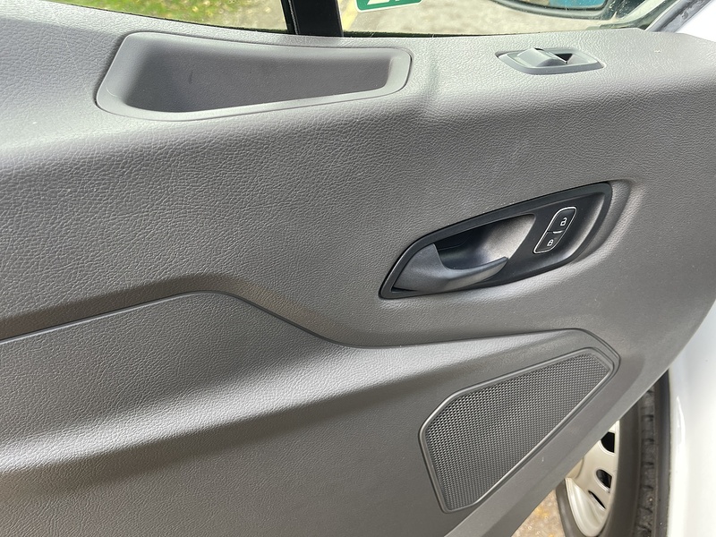 Ford Transit 2.0 460 EcoBlue Leader RWD L4 H3 Euro 6 (s/s) 5dr (17 Seat, DRW) - U392