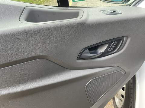 Ford Transit 2.0 460 EcoBlue Leader RWD L4 H3 Euro 6 (s/s) 5dr (17 Seat, DRW) - U392