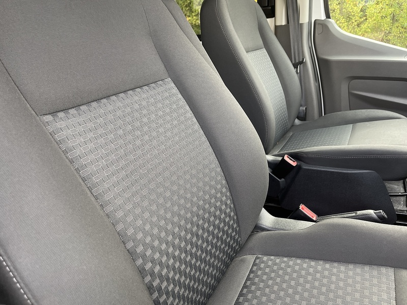 Ford Transit 2.0 460 EcoBlue Leader RWD L4 H3 Euro 6 (s/s) 5dr (17 Seat, DRW) - U392