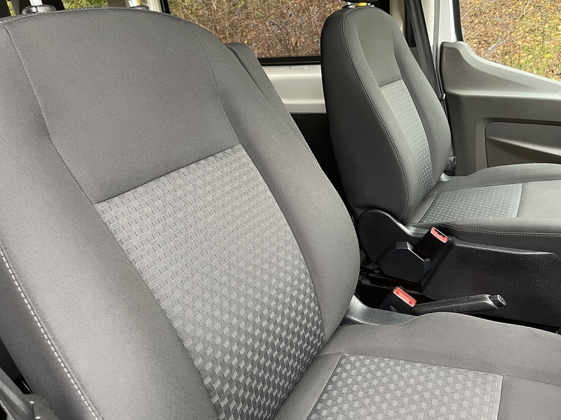 Ford Transit 2.0 460 EcoBlue Leader RWD L4 H3 Euro 6 (s/s) 5dr (17 Seat, DRW) - U392