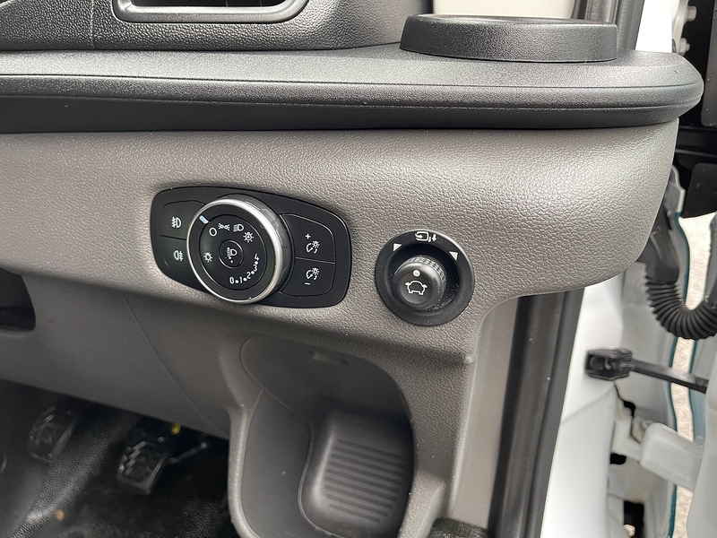 Ford Transit 2.0 460 EcoBlue Leader RWD L4 H3 Euro 6 (s/s) 5dr (17 Seat, DRW) - U392