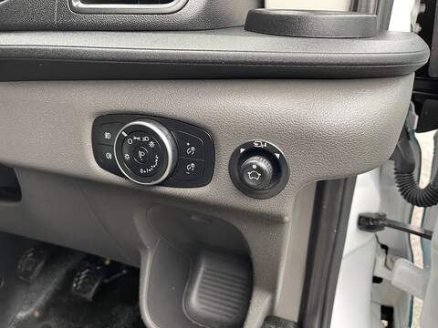 Ford Transit 2.0 460 EcoBlue Leader RWD L4 H3 Euro 6 (s/s) 5dr (17 Seat, DRW) - U392