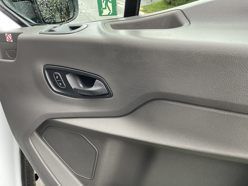 Ford Transit 2.0 460 EcoBlue Leader RWD L4 H3 Euro 6 (s/s) 5dr (17 Seat, DRW) - U392