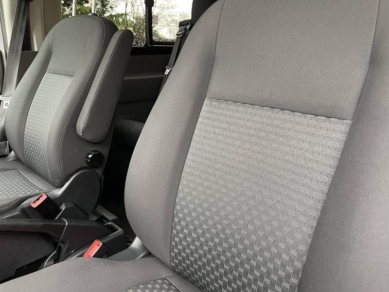 Ford Transit 2.0 460 EcoBlue Leader RWD L4 H3 Euro 6 (s/s) 5dr (17 Seat, DRW) - U392