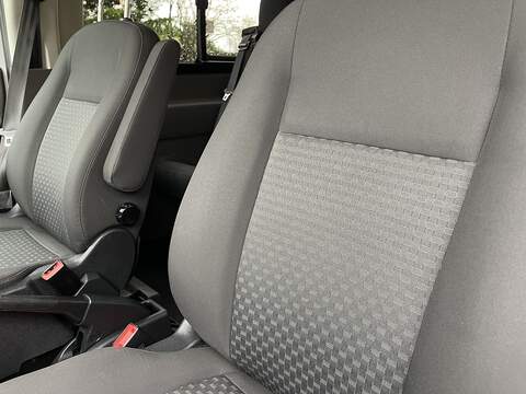 Ford Transit 2.0 460 EcoBlue Leader RWD L4 H3 Euro 6 (s/s) 5dr (17 Seat, DRW) - U392