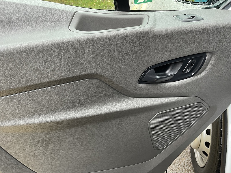 Ford Transit 2.0 460 EcoBlue Leader RWD L4 H3 Euro 6 (s/s) 5dr (17 Seat, DRW) - U392