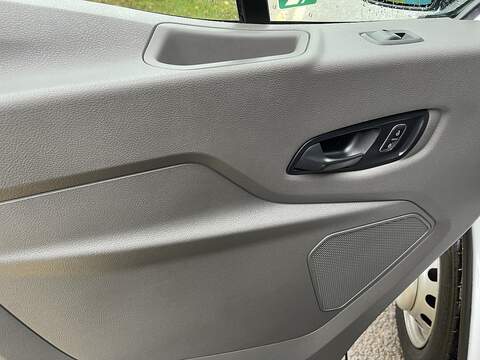 Ford Transit 2.0 460 EcoBlue Leader RWD L4 H3 Euro 6 (s/s) 5dr (17 Seat, DRW) - U392