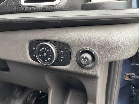 Ford Transit Transit Limited Combi Van 1 Manual Diesel - U393