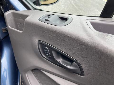 Ford Transit Transit Limited Combi Van 1 Manual Diesel - U393