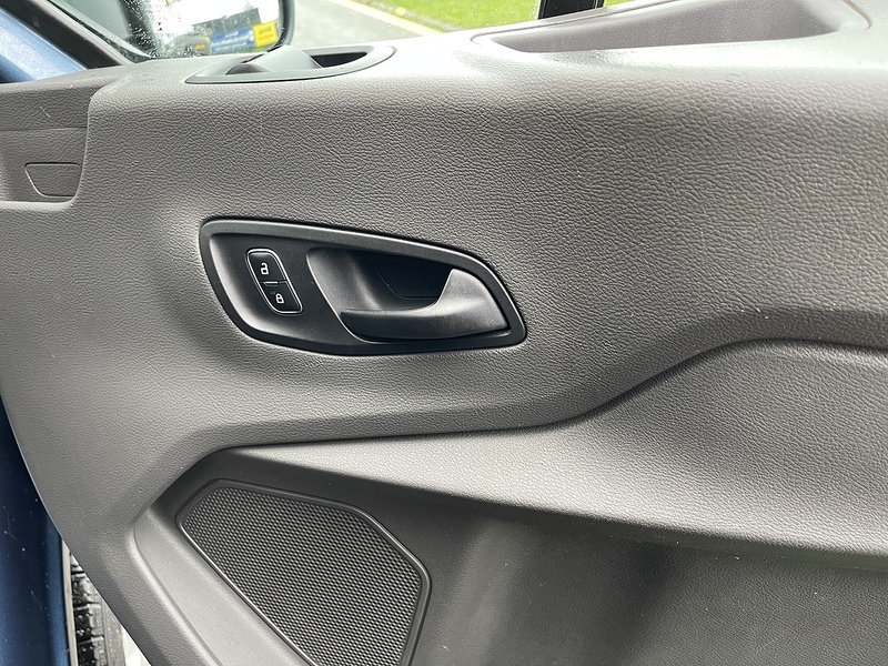 Ford Transit Transit Limited Combi Van 1 Manual Diesel - U393