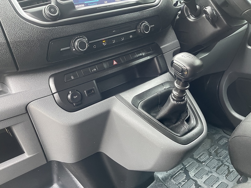 Peugeot Expert 1.5 BlueHDi 1000 Professional Premium Standard Panel Van MWB Euro 6 (s/s) 6dr - U399