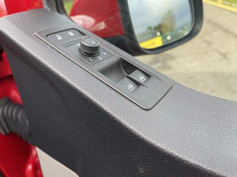 Volkswagen Transporter 2.0 TDI T30 BlueMotion Tech Trendline DSG FWD SWB Euro 6 (s/s) 5dr - U400