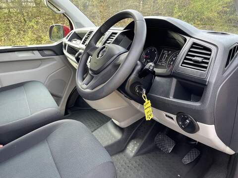 Volkswagen Transporter 2.0 TDI T30 BlueMotion Tech Trendline DSG FWD SWB Euro 6 (s/s) 5dr - U400