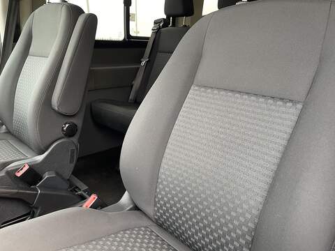 Ford Transit 2.0 460 EcoBlue Leader RWD L4 H3 Euro 6 (s/s) 5dr (17 Seat, DRW) - U401